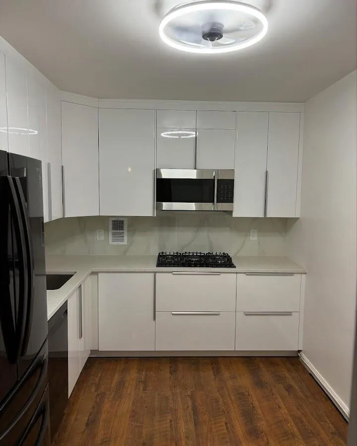 Renovated kitchen with quartz countertops in Dublin